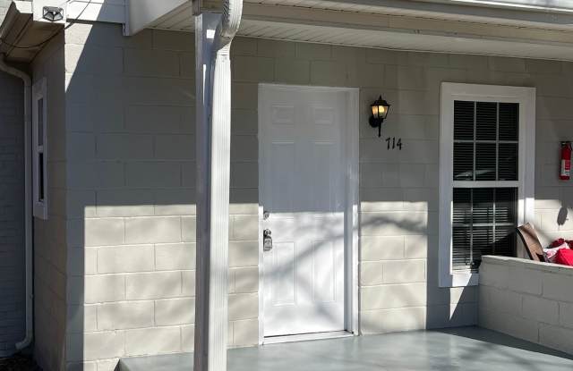 1 Bedroom 1 Bath Triplex Call Burlington Rentals tom set up a viewing 336-228-7368 Gallery 3