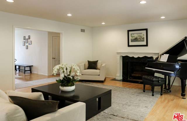 1079 MARILYN Dr Gallery 2