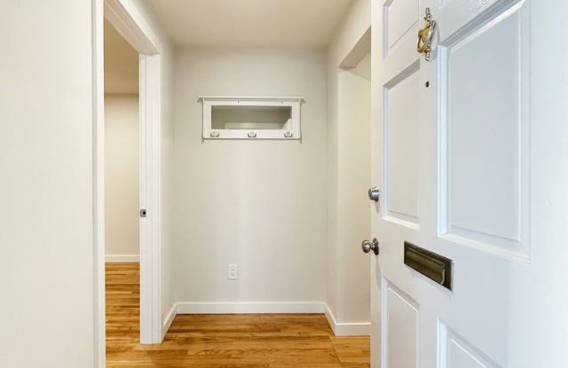 1Bd/1Ba Seattle Duplex Gallery 3