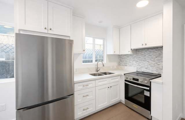 6905 Noble Ave photos photos