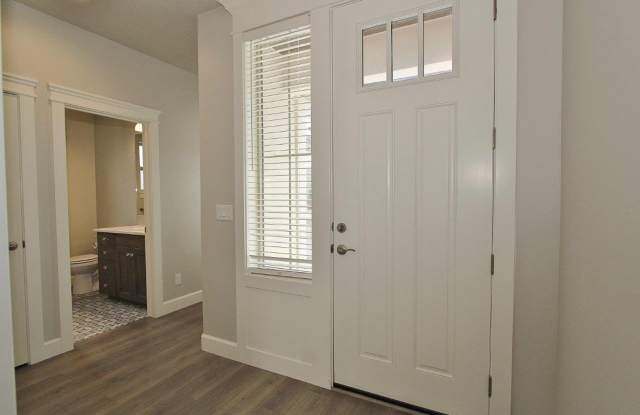 Immaculate Single-Level Home in Hazelwood Village Gallery 3