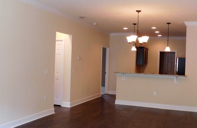 EXECUTIVE RENTAL, RESORT-STYLE LIVING! Gallery 3