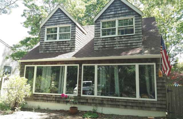 36 Washington Hts S Avenue - 36 Washington Heights South, Hampton Bays, NY 11946