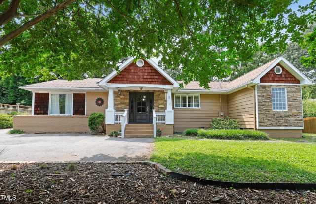 821 Woodburn Rd photos photos