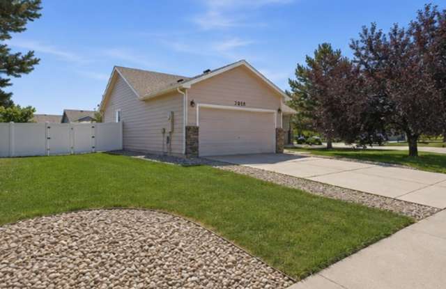 AVAILABLE NOW –   3 BD, 2 BA, 2 Car Garage - Pet Friendly | Wellington, CO Gallery 3