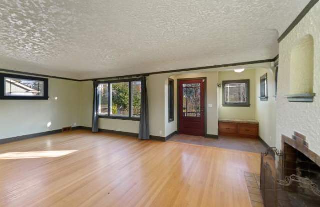 9011 12th Ave. NE Gallery 3