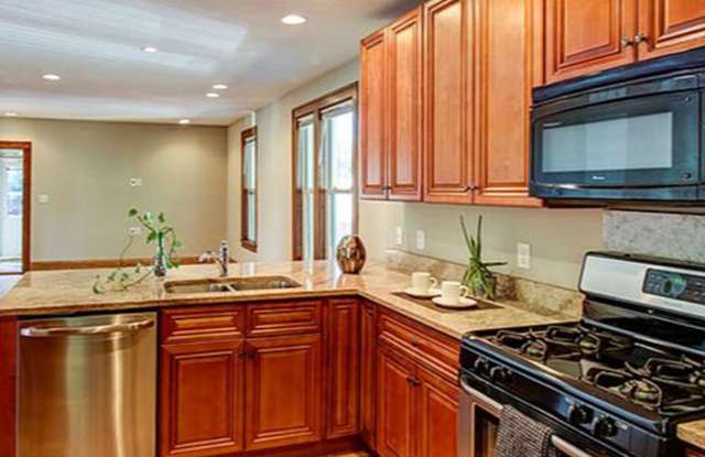 5-Bedroom, 3-Bath House Close to U of M Campus photos photos