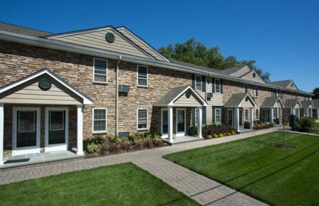 751 Deer Park Avenue Unit D11 - 751 Deer Park Avenue, North Babylon, NY 11703