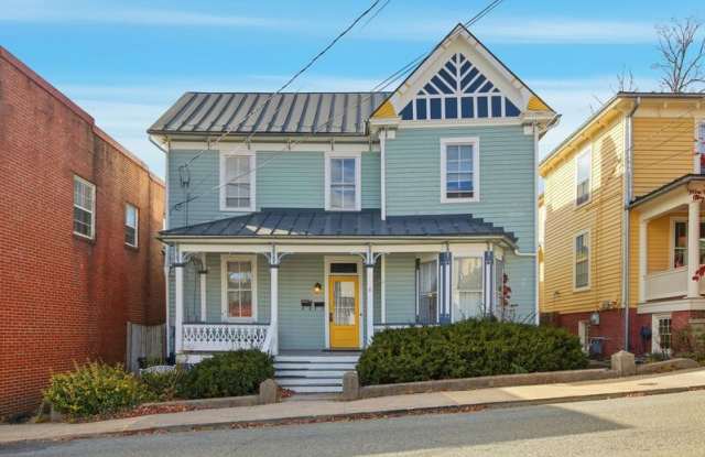 6 N Washington St - 6 North Washington Street, Staunton, VA 24401