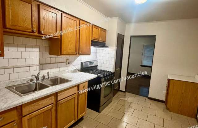 Very spacious  2 Bedroom • 1 Bathroom Home Gallery 4