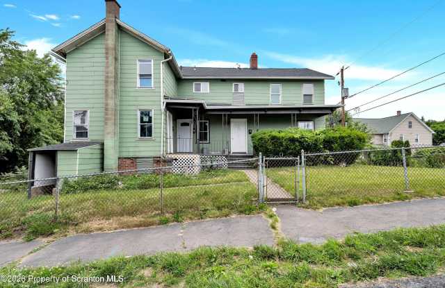 127 1/2 N Garfield Avenue Gallery 1
