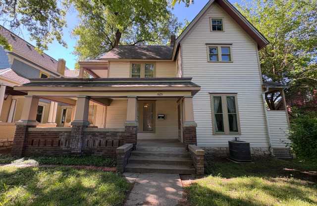 4 bedroom 2 bathroom Historic Home Downtown Manhattan KS photos photos