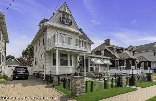 210 8th Avenue Gallery 3