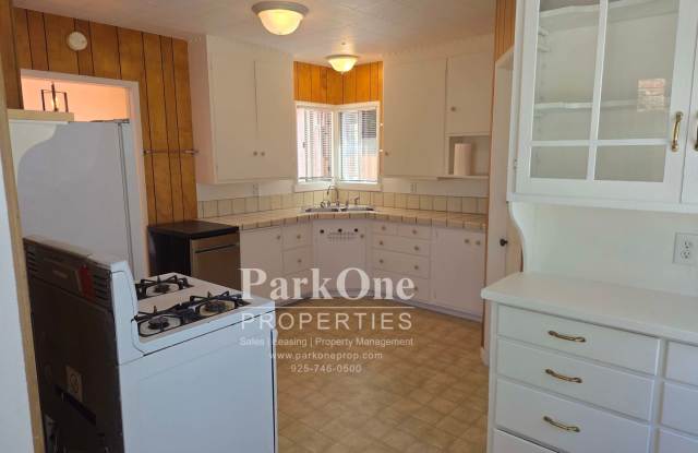 Charming 2 Bed 1 Bath Home in Martinez Gallery 4