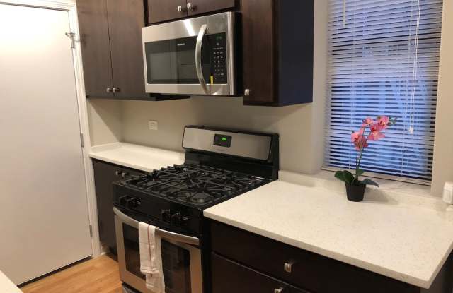 4255 N Sawyer Ave photos photos