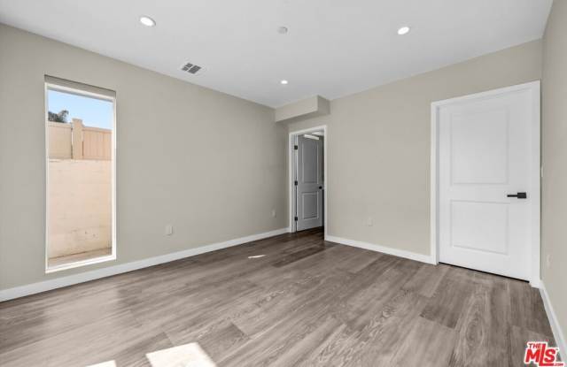 1305 N Sycamore Gallery 3