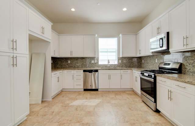 4-Bed Detached Home in Gated Santa Ana Community Gallery 4