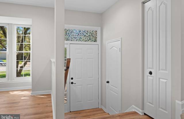 16 KNIGHTS Court Gallery 2