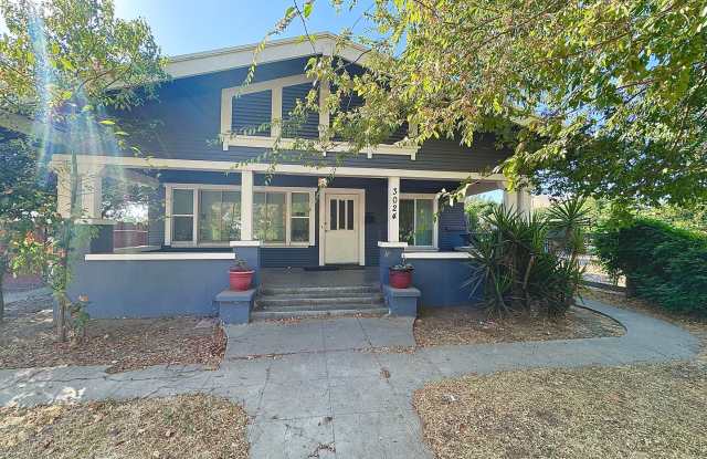 Beautifully Remodeled 5 Bedroom Home. - 3024 East Illinois Avenue, Fresno, CA 93701