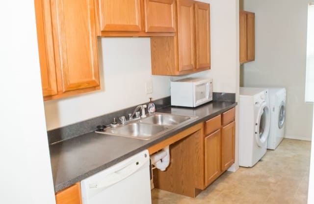 2961 Vinyards Parkway unit 2 - 2961 Vineyards Parkway, Branson, MO 65616