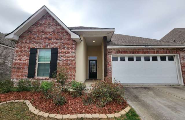 Charming 3 bedroom home with pond view in Baton Rouge - 16108 Summer Gardens Avenue, Old Jefferson, LA 70817