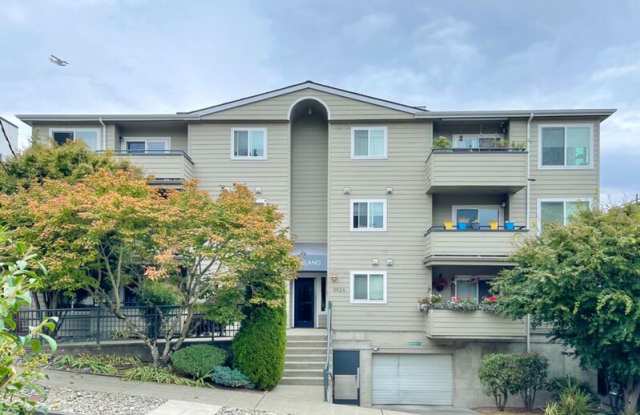 3926 1st Ave NE - 3926 1st Avenue Northeast, Seattle, WA 98105
