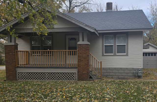 1590 W. Waggoner-- 2 bed, 1 bath - 1590 West Waggoner Street, Decatur, IL 62526