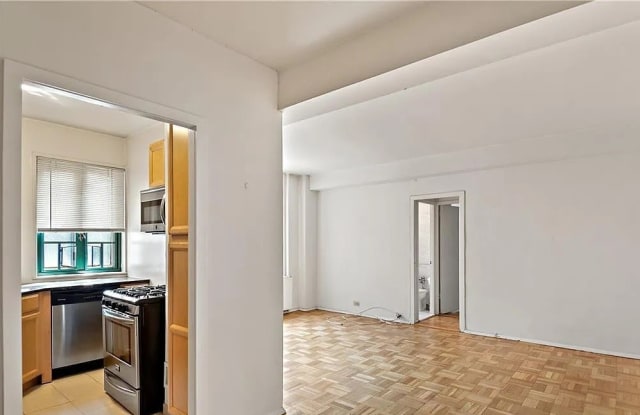 1569 Metropolitan Avenue - 7D - 1569 Metropolitan Avenue, Bronx, NY 10462