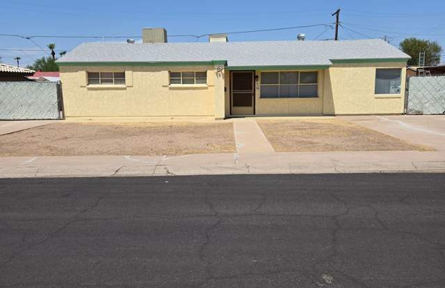 Single Story 3 Bedroom, 2 Bath in Phoenix photos photos