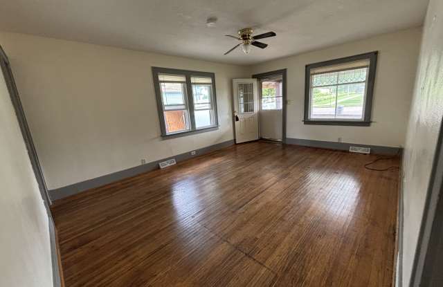 1008 W 3rd St photos photos