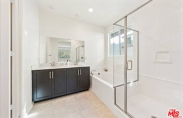 605 Daniel Freeman Circle - 605 Daniel Freeman Circle, Inglewood, CA 90301