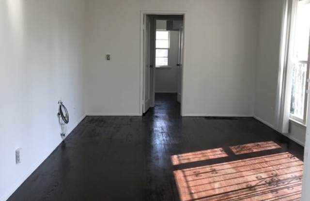 4921 Leonis St Gallery 2