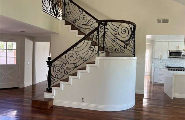 30542 North Hampton Road Gallery 4