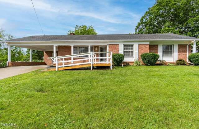 3 Bedroom 2 Bathroom Home in Greeneville, TN photos photos