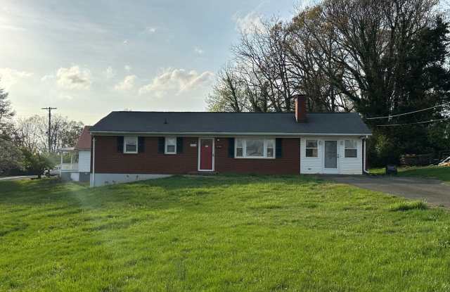 Lovely brick home close to university of lynchburg! photos photos