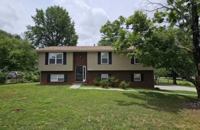 City of Maryville - 3 bedroom 2.5 Bath Contact Debra Johnson 865-591-8281 - 2423 Southview Drive, Maryville, TN 37803
