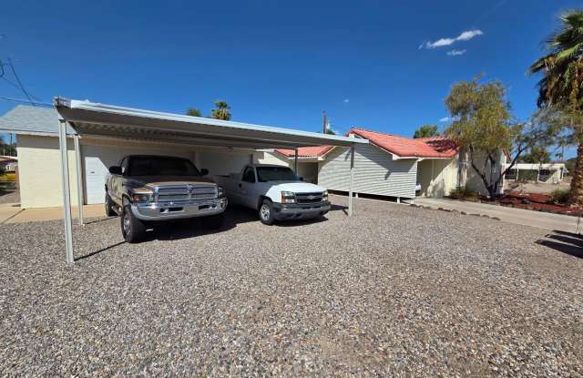 River Retreat! 3-Bedroom Home with 1 car garage and covered parking for 5 vehicles! Gallery 4