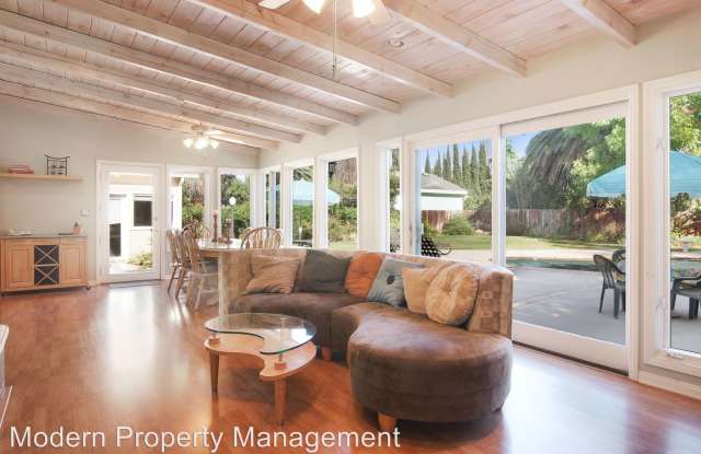 6054 Winnetka Ave Gallery 2