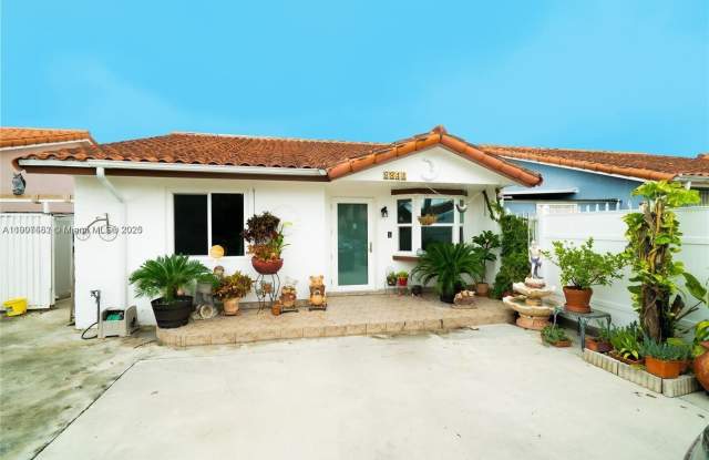 8844 NW 113th St photos photos