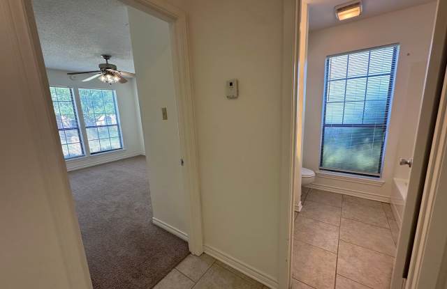 5885 Creek Side Circle Gallery 4