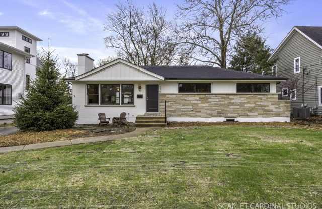 1526 E Forest Avenue photos photos