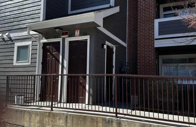 Move in Ready!! 3 Bedroom Condo - Cherry Grove - Aurora..... photos photos