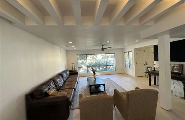 5214 Dawes Avenue Gallery 4