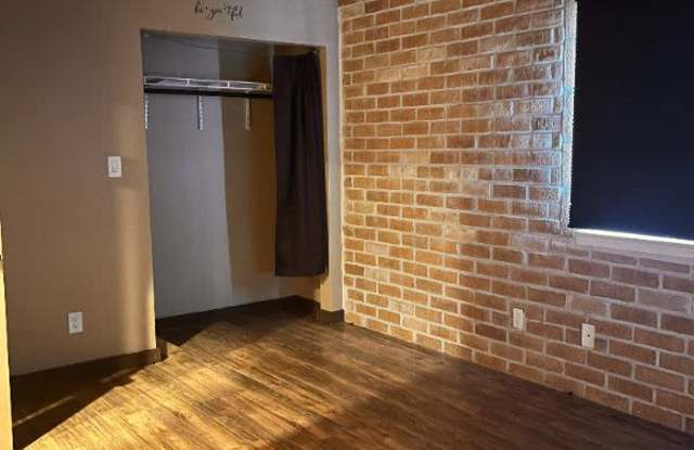 2449 Van Brunt Blvd 2S - 2449 Van Brunt Boulevard, Kansas City, MO 64127