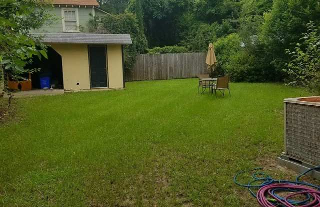 Cozy Two Bedroom Home In Park Circle Gallery 3
