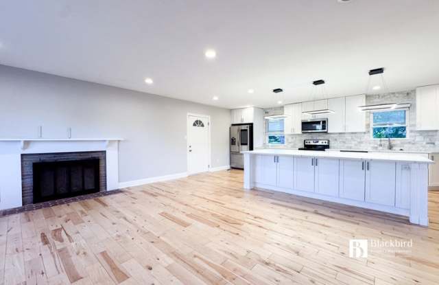 11901 Crestwood Avenue South Gallery 1