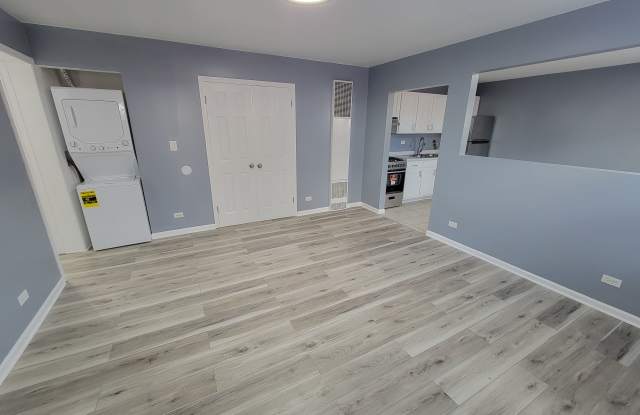 6222 W Addison St photos photos