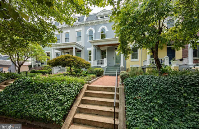 221 E Street SE Gallery 2