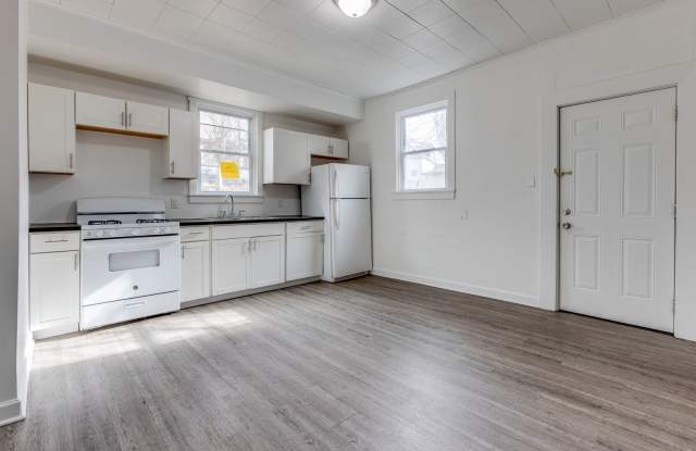 Available NOW- Charming 4 Bedroom 1.5 bath Townhouse in the Heart of Mt. Oliver! photos photos