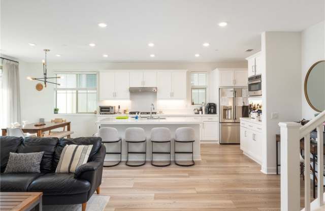 7351 Wisteria Lane Gallery 3